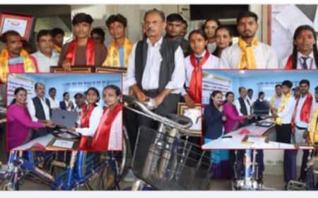 नगरपालिका उत्कृष्ट विद्यार्थीलाई ल्यापटप र साईकल उपहार
